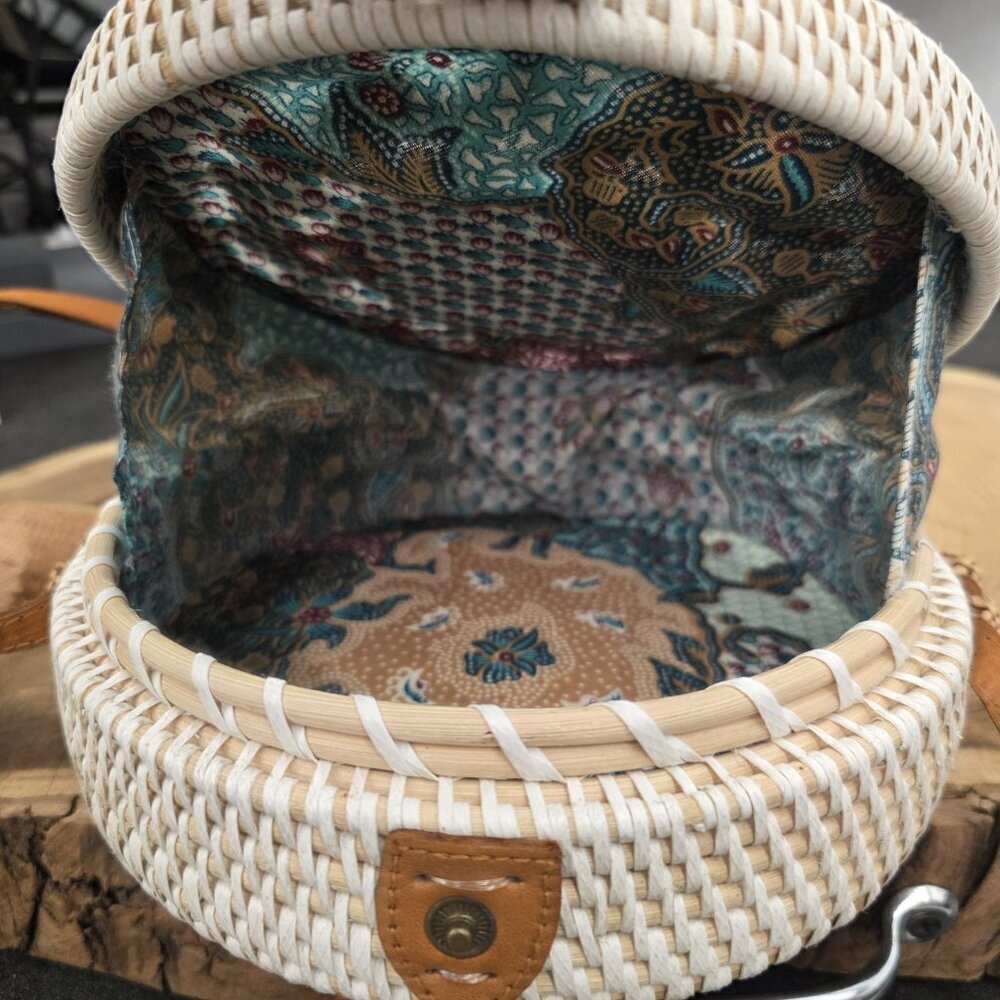 White Wicker Seashells Round Rattan Crossbody Purse Leather Strap Summer boho - Picture 4 of 8